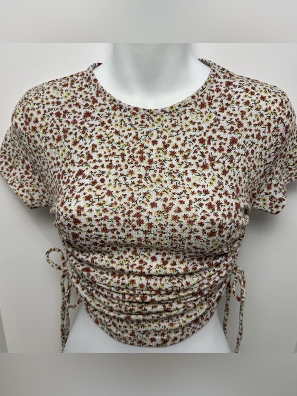Haley & June Brown Ditsy Floral Micro Waffle Adjustable Ruched Side Top- Size S